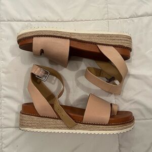 Lucky Brand Blush Platform Sandals